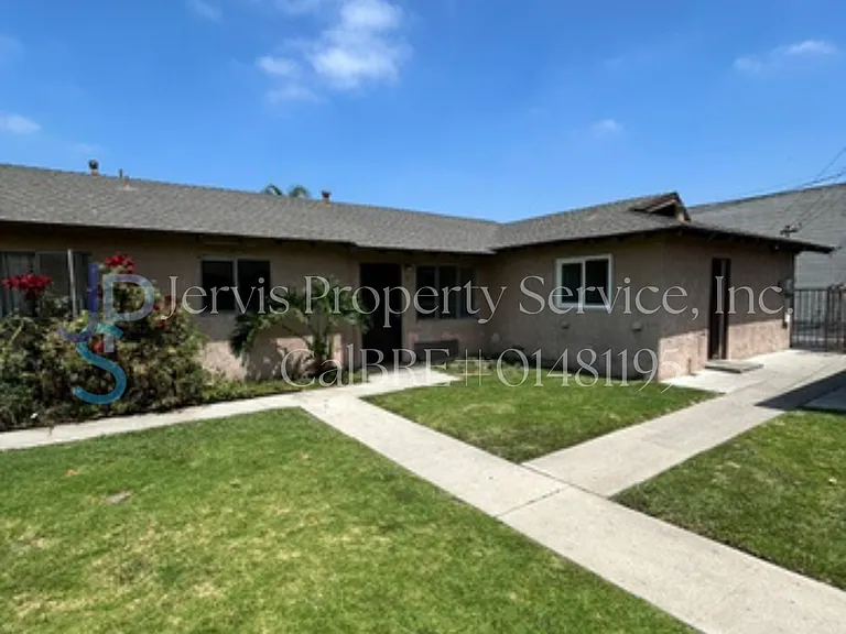 5523 Gardendale St #D — Photo 8