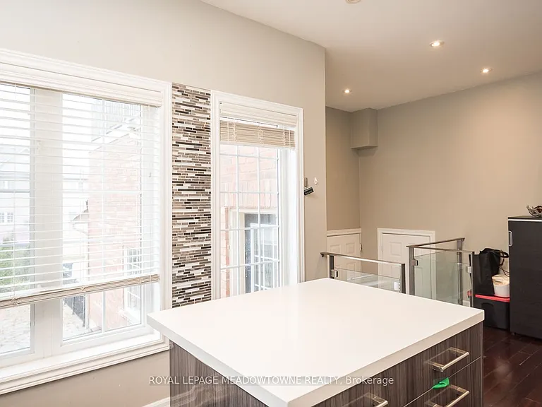 3486 Eglinton Ave W — Photo 13