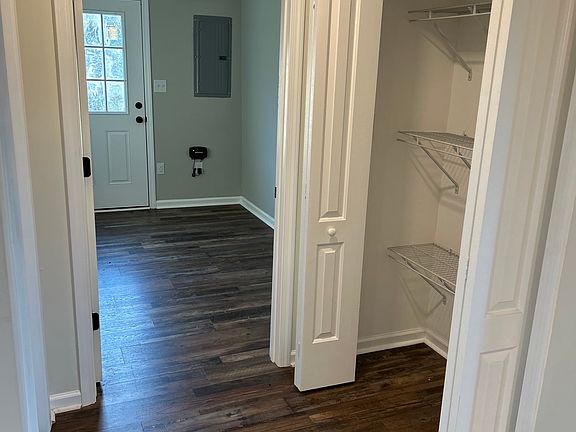 3rd image of 987 Markwell Ln
