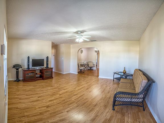 5th image of 266 SE Walsh Ter