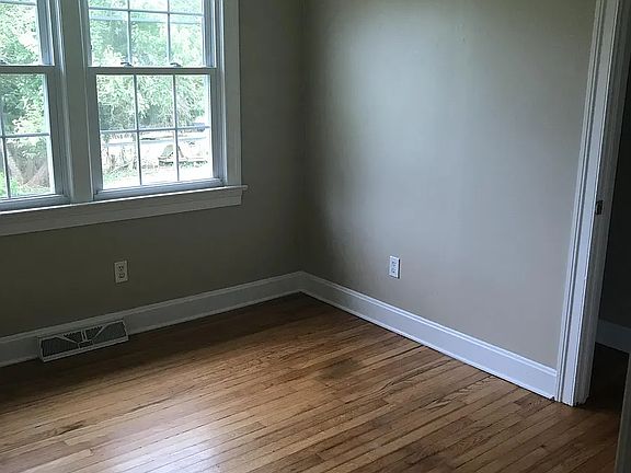 3rd image of 116 Coleman Ct