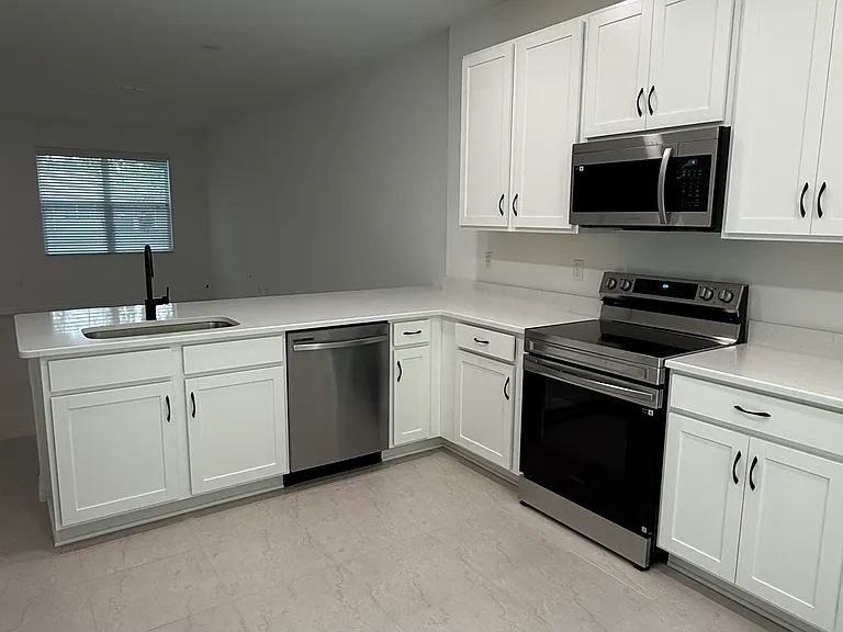 72 Farmsworth Dr #B — Photo 4