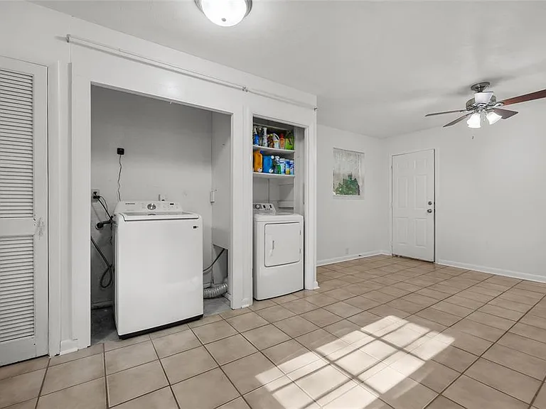 4219 NW 30th Ter — Photo 9