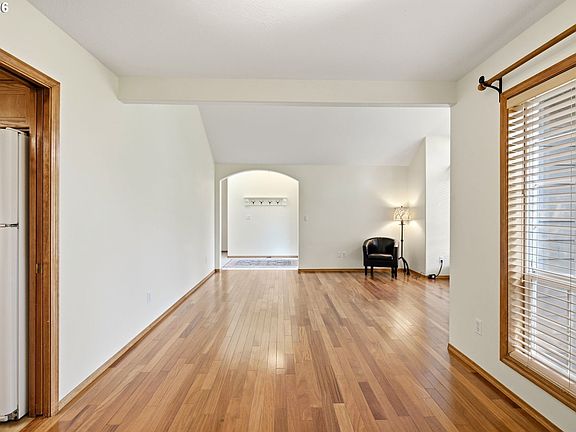 5th image of 455 NW Meadowlark Ct