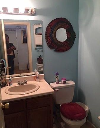 2nd image of 560 Bedford St APT C2