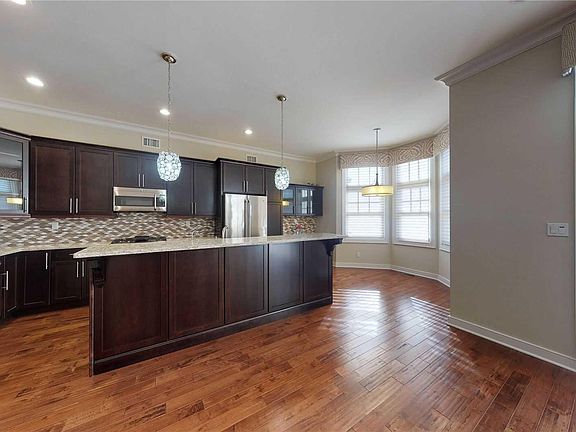 4th image of 7 Alexander Ct