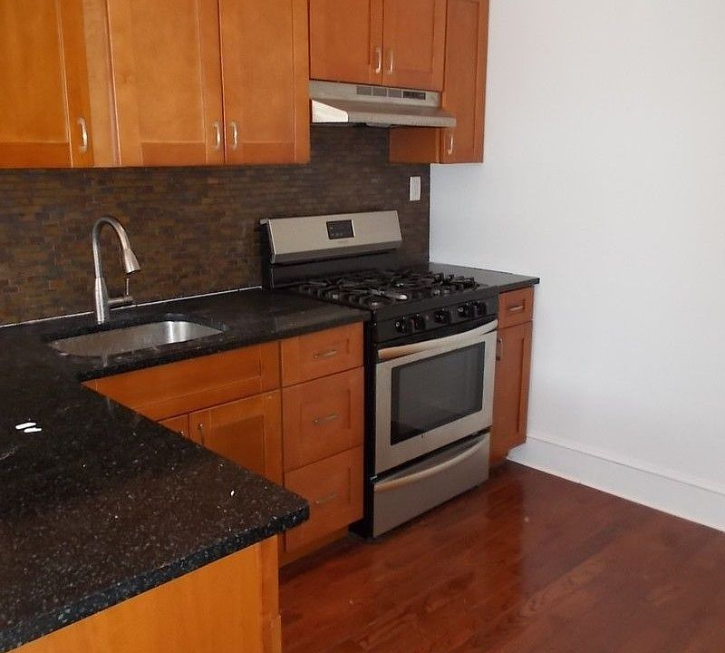 1st image of 465 Park Pl #1LL