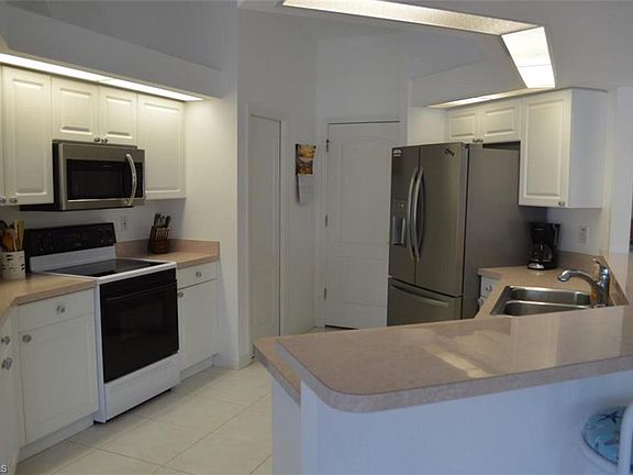 5th image of 5224 SW 22nd Pl