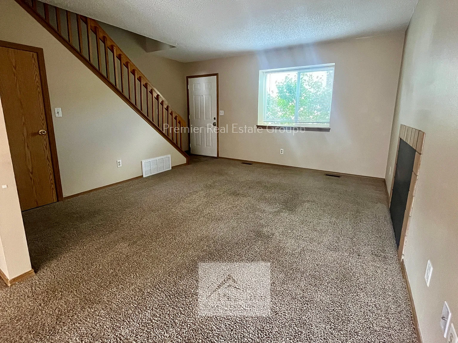 2 bed, 1.5 bath, 896 sqft, $1,280 — Photo 3
