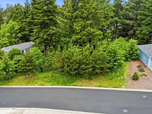 34 SE Inlet Ave, Lincoln City, OR 97367