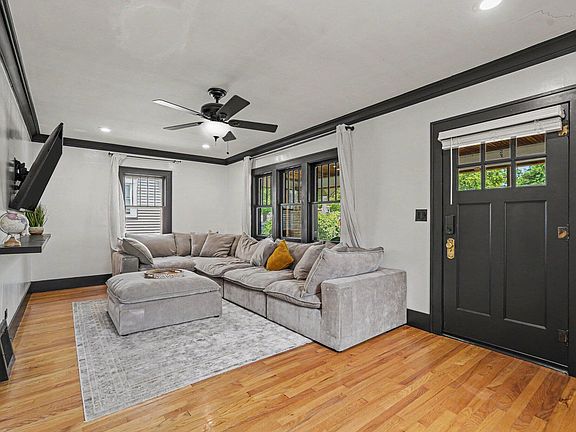 4th image of 1815 Nelson Ave SE