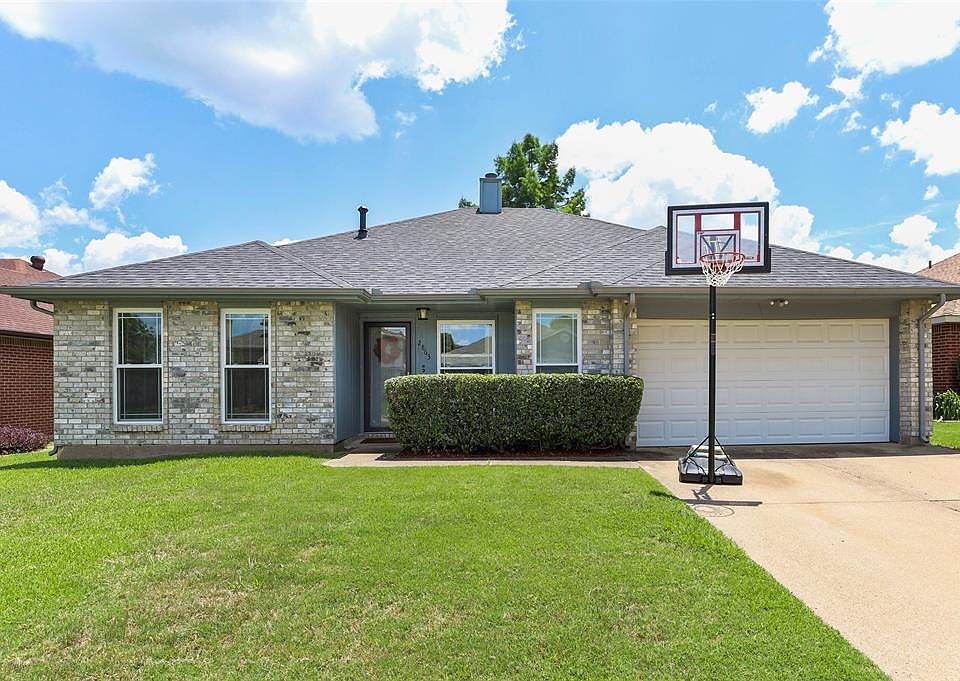 1st image of 2863 Red Oak Dr