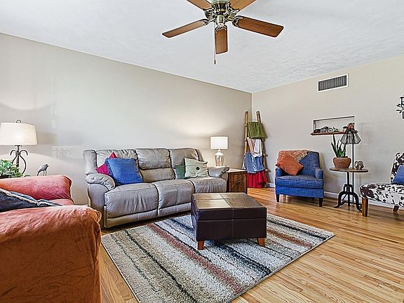 4th image of 37337 Turner Dr