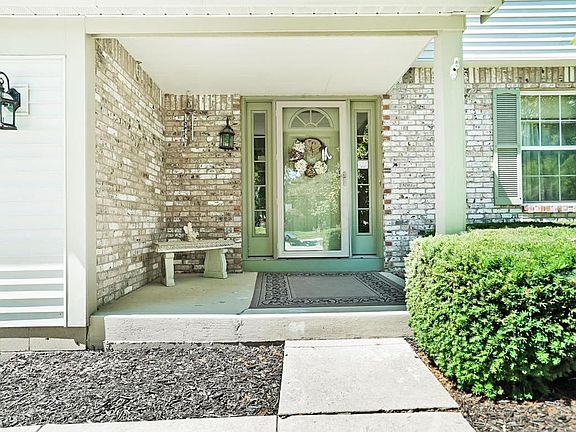 3rd image of 3802 Stonesthrow Ct E