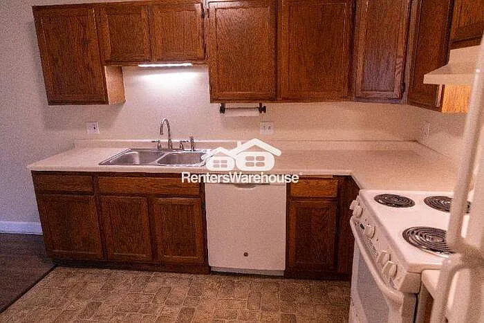 6615 Lake Shore Dr S #115 — Photo 3