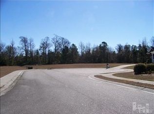 204 E Scarborough Ct, Hampstead, NC 28443