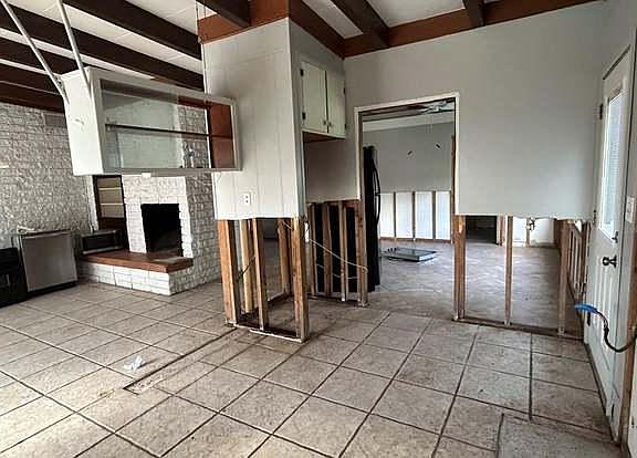 4th image of 1850 Orange Tree Dr