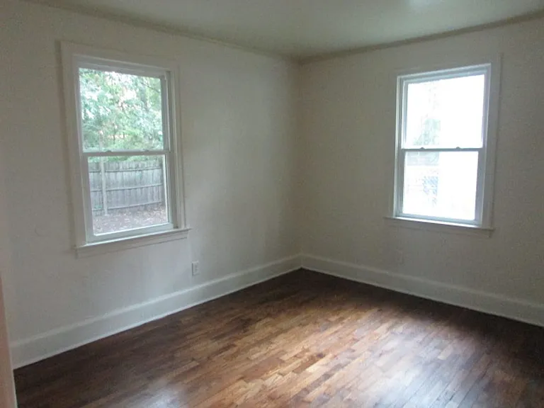 413 Loring Dr — Photo 11