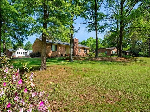 2nd image of 849 Hillcroft Pl