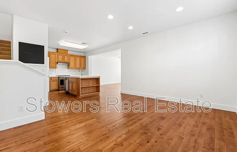 5 bed, 3.0 bath, 2247 sqft, $4,695 — Photo 4