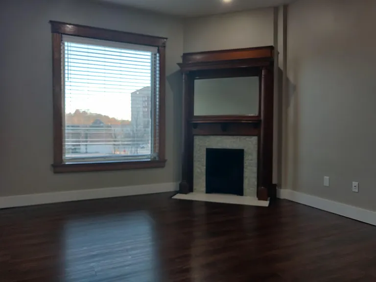 608 Columbia St — Photo 12