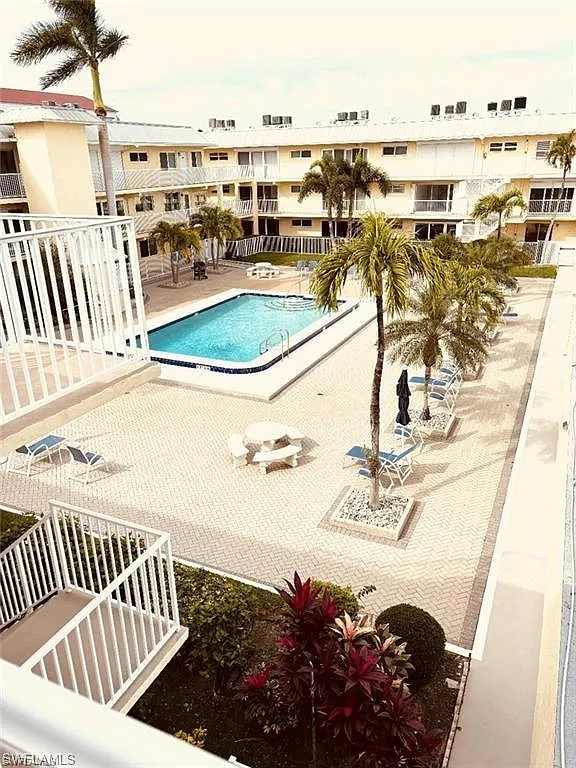 2 bed, 2.0 bath, 1040 sqft, $3,000 — Photo 2
