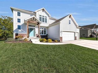 1418 SW Georgetown Dr, Lees Summit, MO 64082