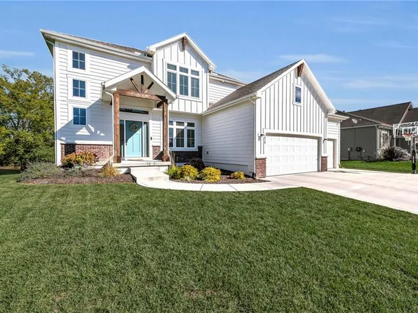 1418 SW Georgetown Dr, Lees Summit, MO 64082