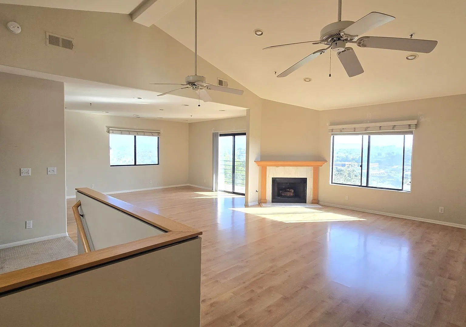 Light & Bright, 2BD/2.5BA in Private Gated Community w/ Country Views, 2 Car Garage, Fireplace, A/C — Photo 3