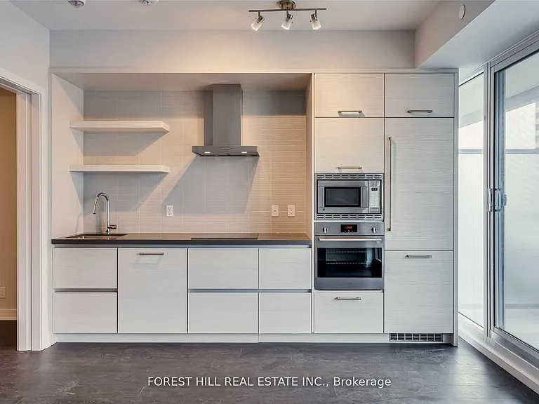 2221 Yonge St #5211 — Photo 5
