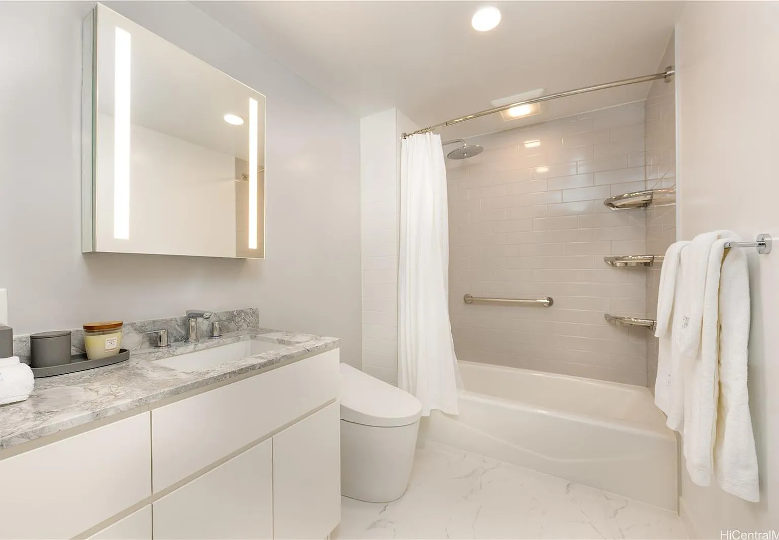 2 bed, 826 sqft, $5,000 — Photo 2