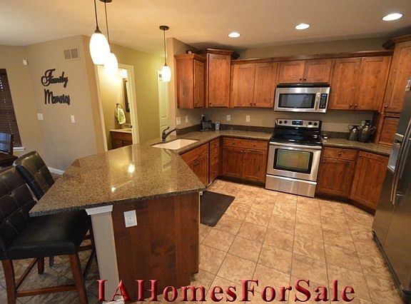 Kitchen granite countertops