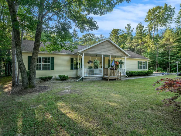 14100 Helmond Dr, Cheboygan, MI 49721