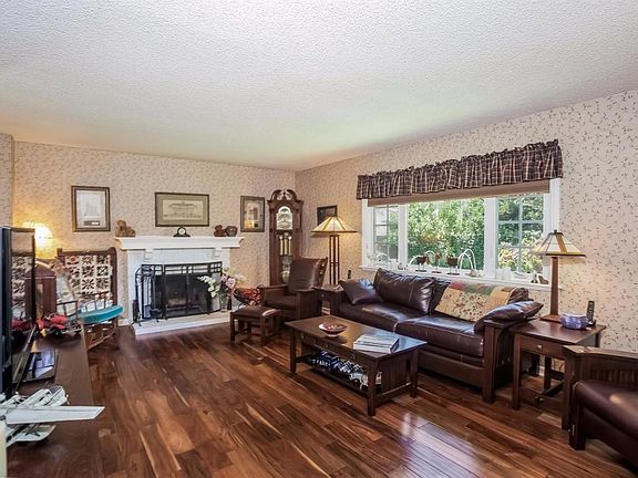 3rd image of 491 Delwood Ct