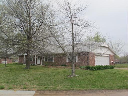2nd image of 1223 Woodlawn Dr