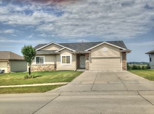 109 Hickory Ridge Dr, Glenwood, IA 51534