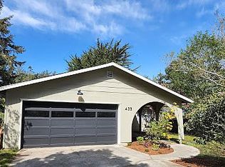 435 Michigan Ave NE, Bandon, OR 97411