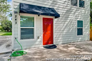 4 bed, 3.0 bath, 2009 sqft, $2,250 — Photo 3