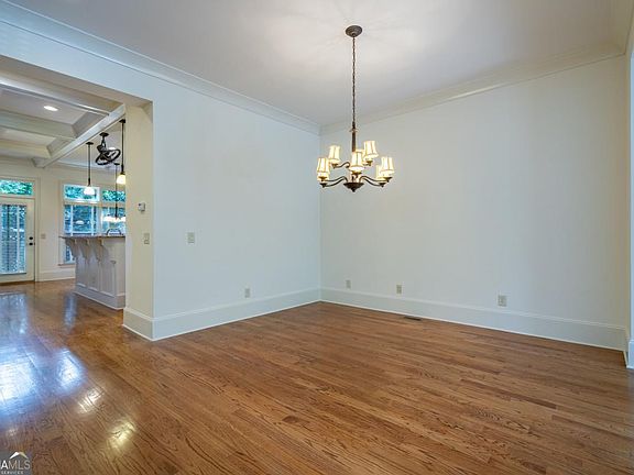 4th image of 12 Candler Grove Dr