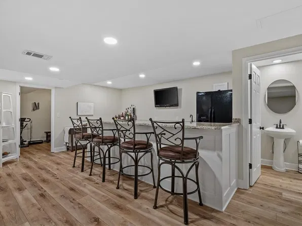 11104 W 109th Ter, Overland Park, KS 66210