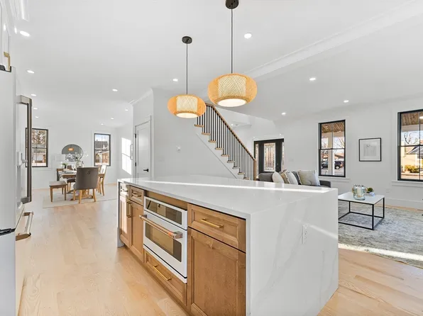 30 Lynnfield St, Peabody, MA 01960