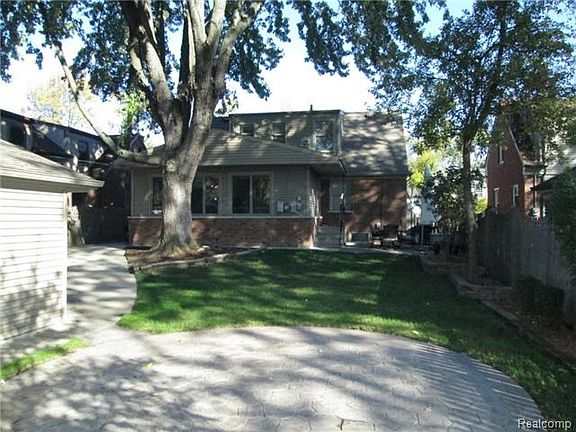 3rd image of 1805 Roseland Ave