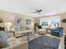 855 Ketch Dr, Naples, FL