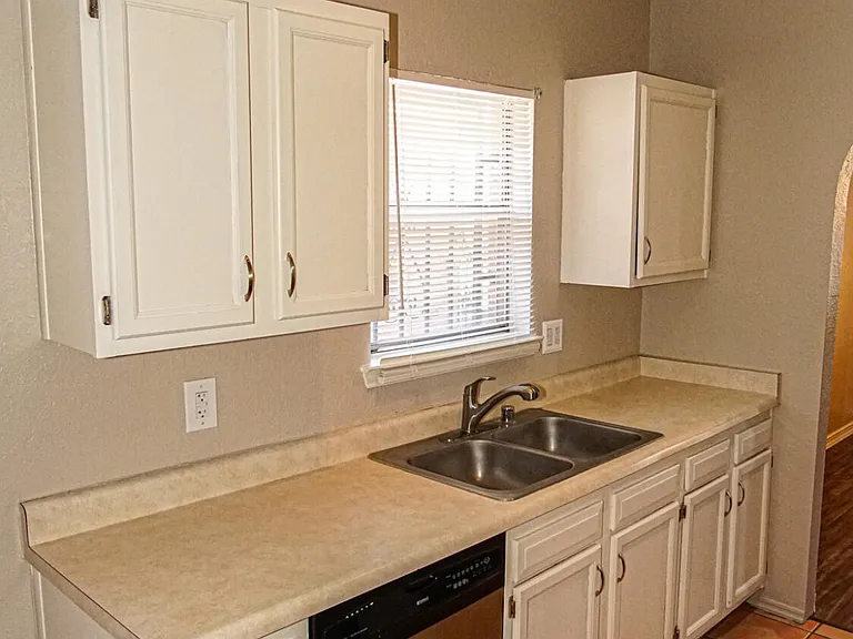 4553 Gen Maloney Cir — Photo 6