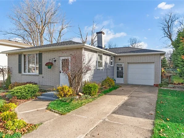 7 Wyndmoor Ct, Depew, NY 14043