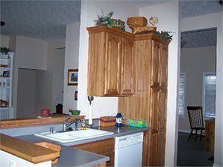 4th image of 2216 Meadowridge Dr
