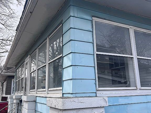 2nd image of 417 48th St