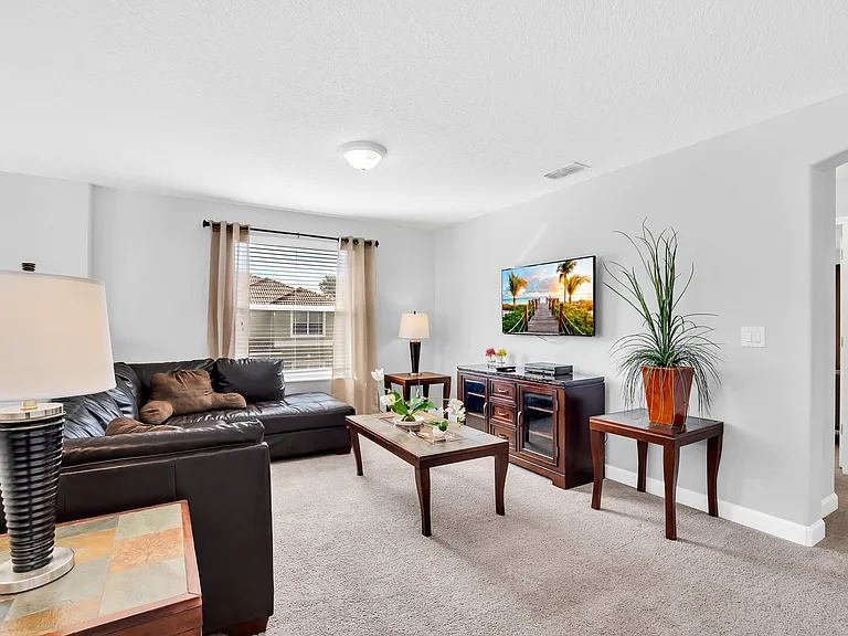 Majesty Palm Rd — Photo 20