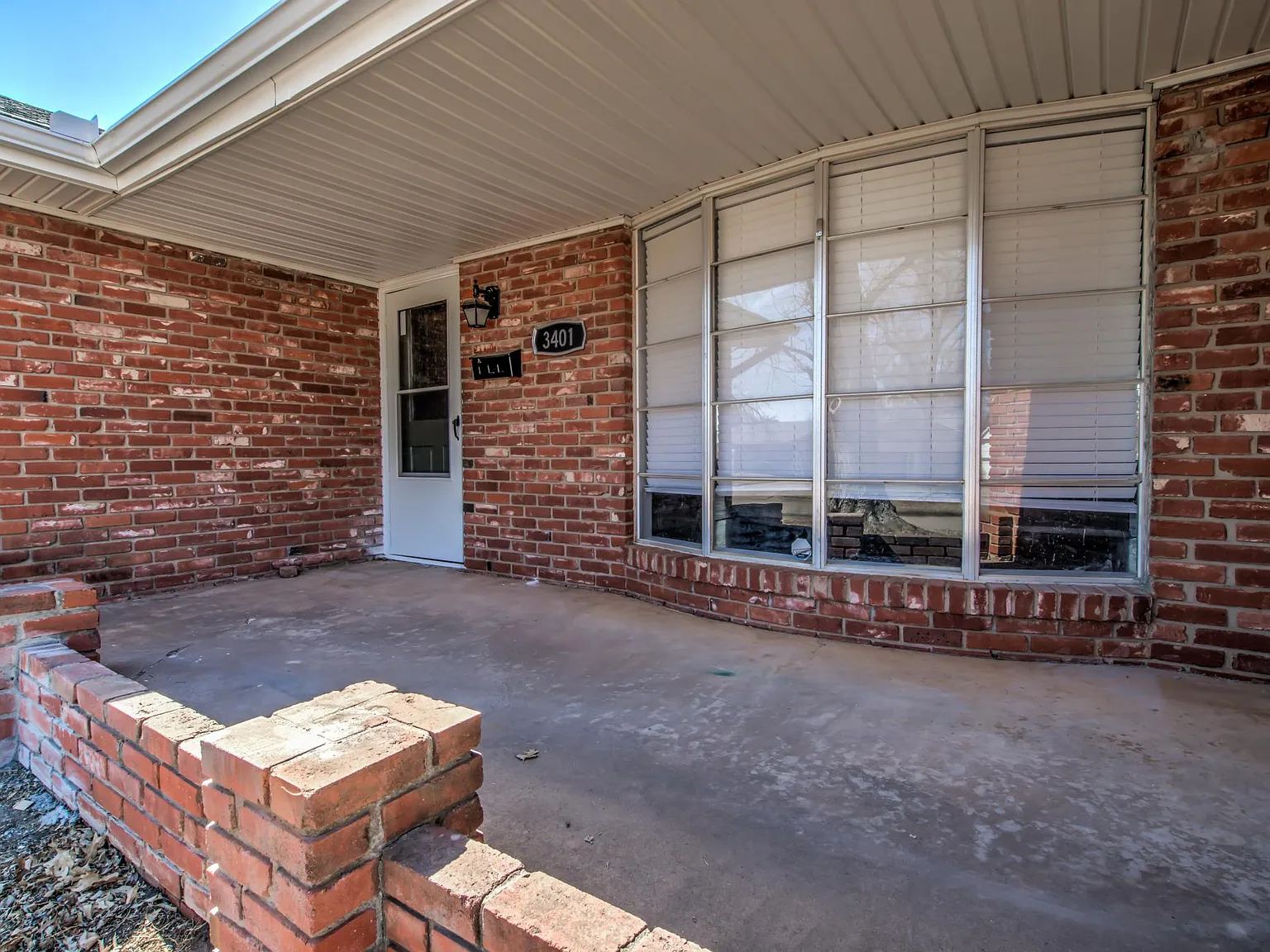 4 bed, 2.5 bath, 2304 sqft, $1,950 — Photo 4