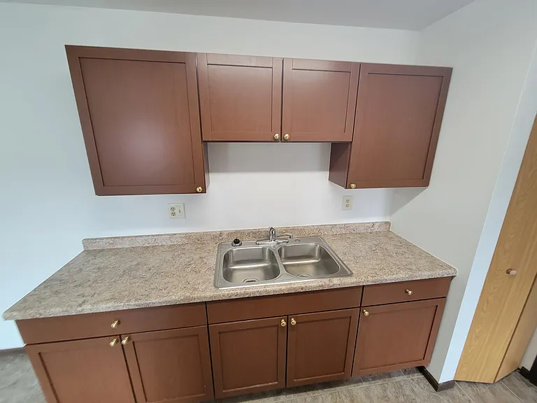1711 La Crescent St #116 — Photo 4